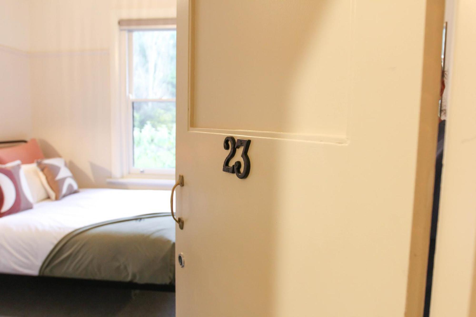 Alpine Hotel, Eat Drink Sleep Warburton Bagian luar foto