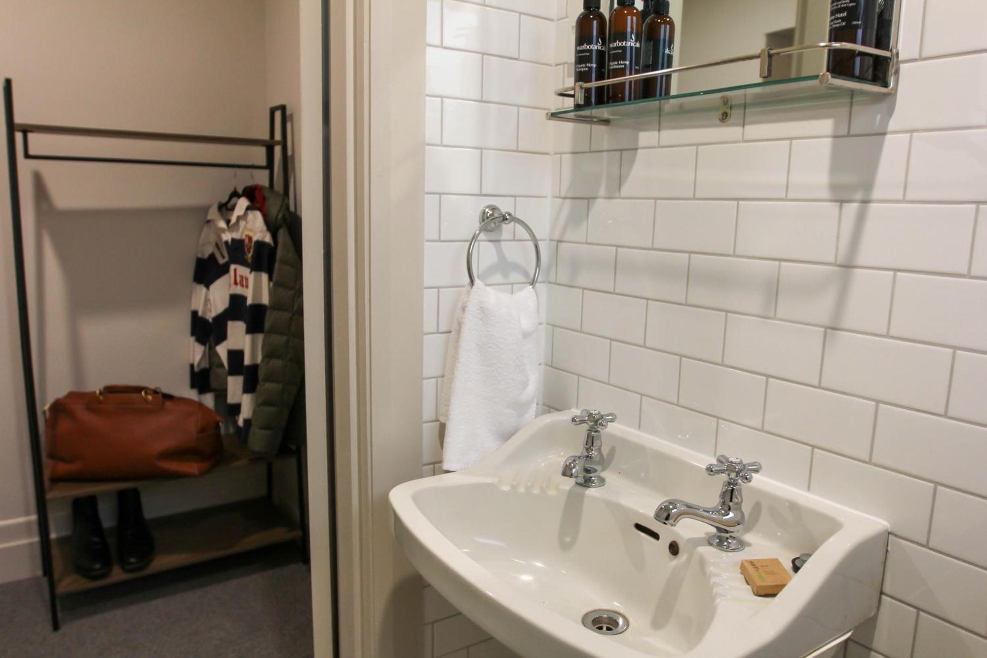 Alpine Hotel, Eat Drink Sleep Warburton Bagian luar foto