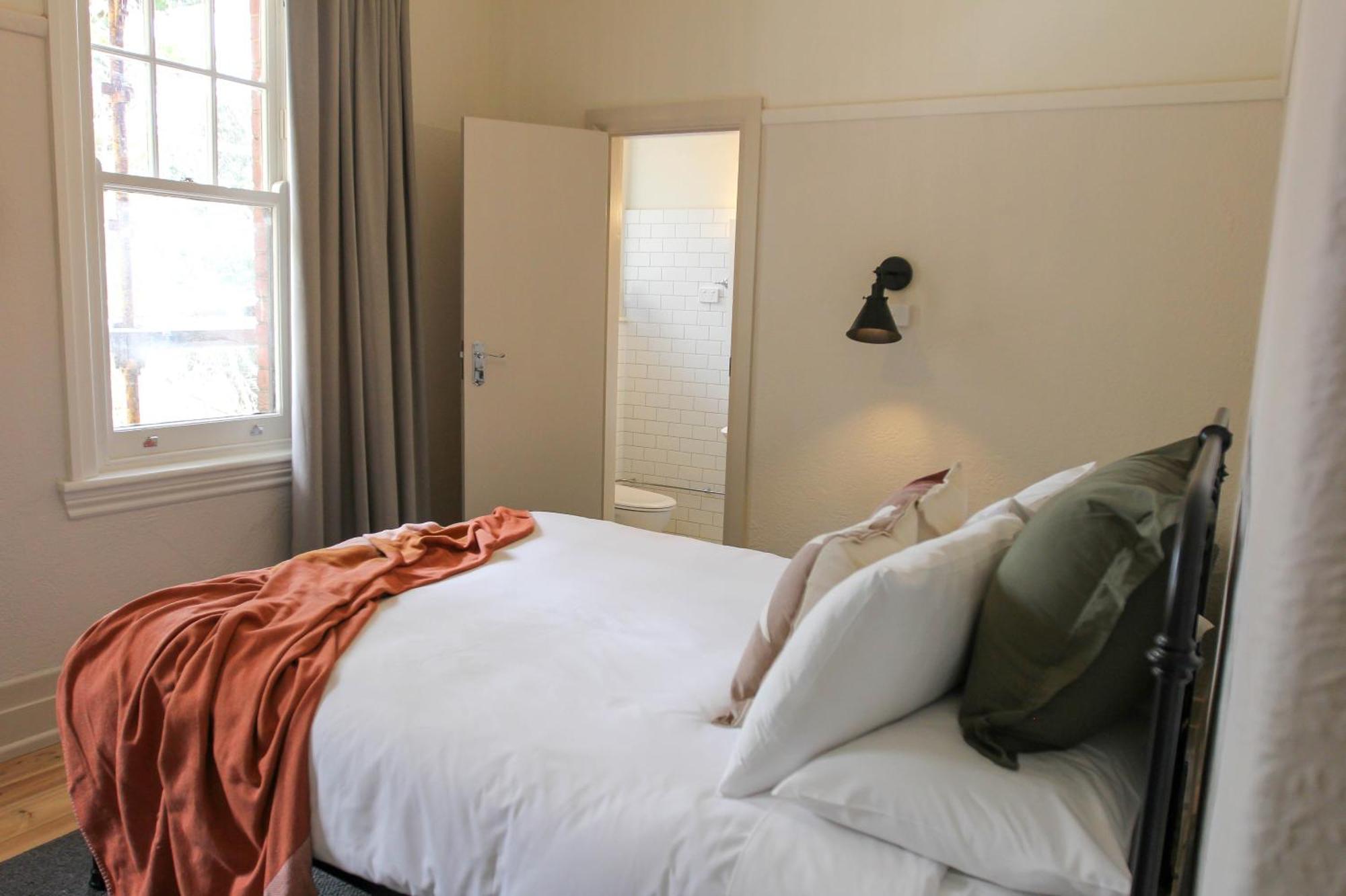 Alpine Hotel, Eat Drink Sleep Warburton Bagian luar foto