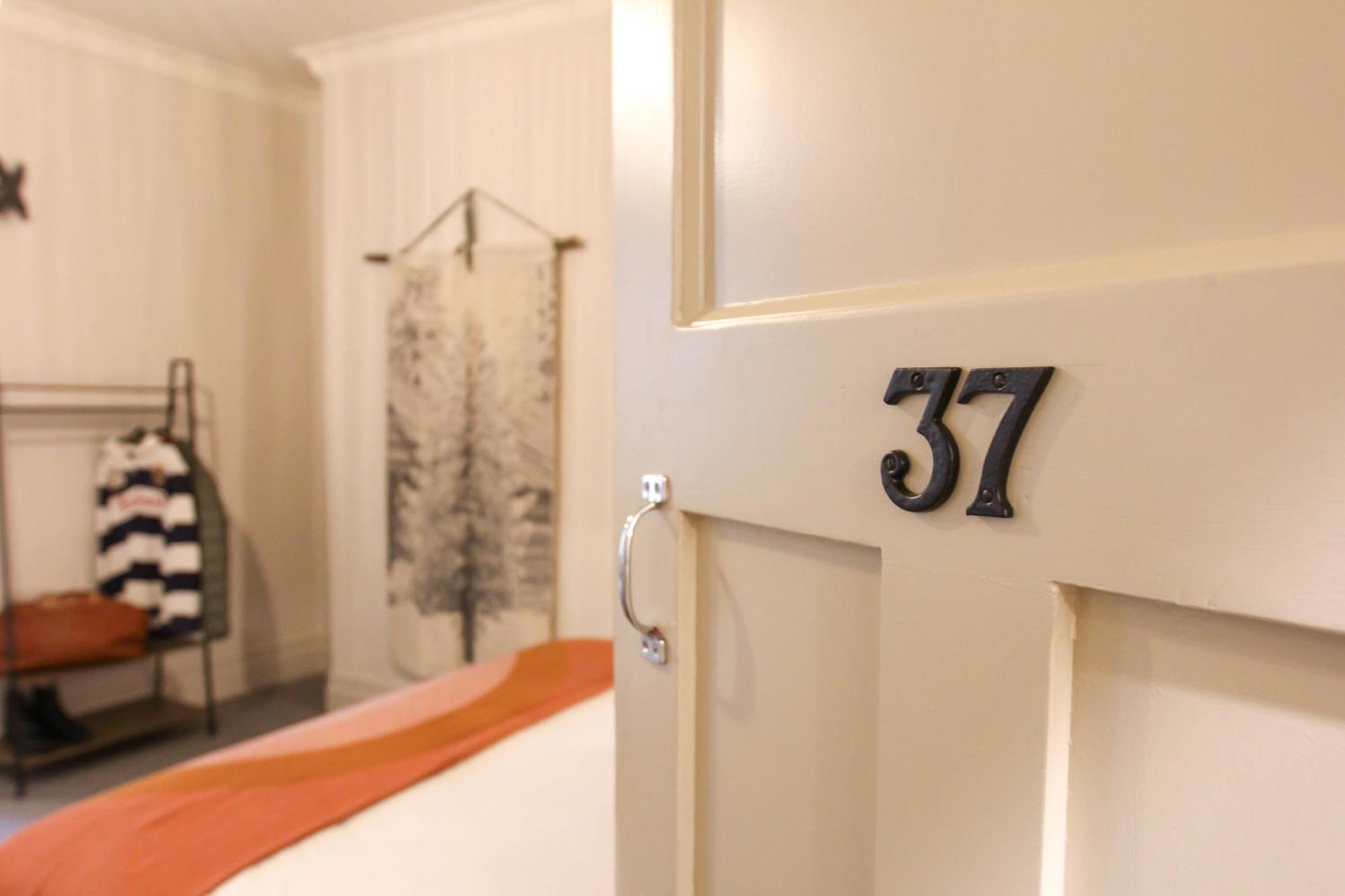 Alpine Hotel, Eat Drink Sleep Warburton Bagian luar foto